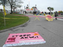 b_215_215_16777215_0_0_images_stories_akt13_130429-blockade_nwh_02.jpg